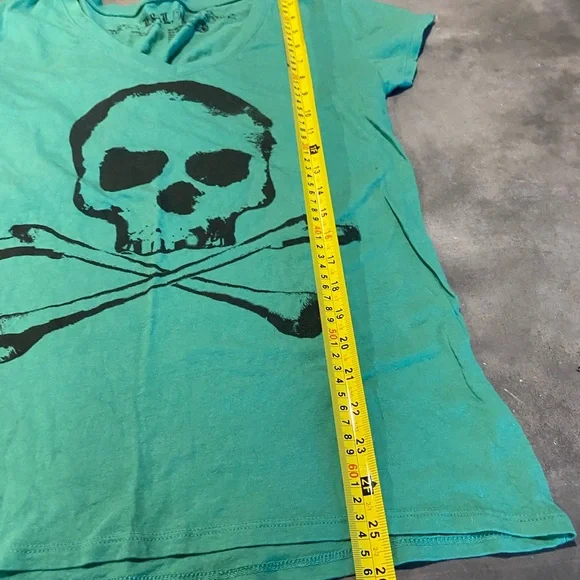 Skull and Crossbones Tee - Picture 4 of 4